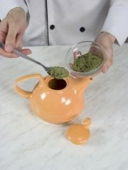 Приготовление блюда по рецепту - Брусничный чай (2). Шаг 1
