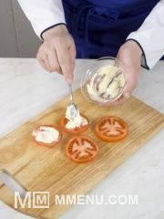 Приготовление блюда по рецепту - Закуска из помидоров с сыром. Шаг 2