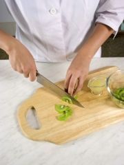 Приготовление блюда по рецепту - Абрикосовый напиток с киви. Шаг 2