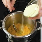 Приготовление блюда по рецепту - Сырники с морковью и изюмом (2). Шаг 1
