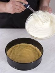 Приготовление блюда по рецепту - Сырный пирог с ягодами. Шаг 7