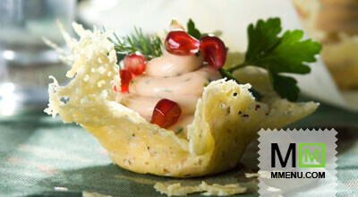 Корзиночки из сыра с муссом из лосося Корзиночки из сыра с муссом из лосося