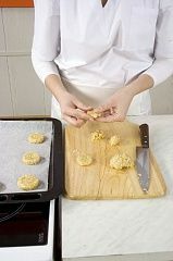 Приготовление блюда по рецепту - Овсяное печенье с сухофруктами и орехами. Шаг 3