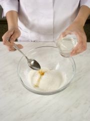 Приготовление блюда по рецепту - Оладьи с креветками и луком. Шаг 1