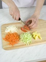 Приготовление блюда по рецепту - Щи из свежей капусты. Шаг 2