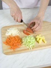 Приготовление блюда по рецепту - Щи из свежей капусты. Шаг 2