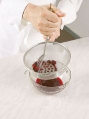 Приготовление блюда по рецепту - Суп из вишен с варениками. Шаг 1