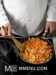 Приготовление блюда по рецепту - Салат из помидоров с морковью и сельдереем. Шаг 1