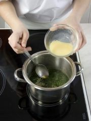 Приготовление блюда по рецепту - Суп из щавеля. Шаг 3