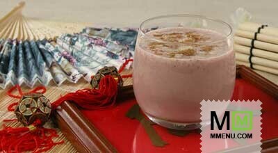 Коктейль из клубники с миндалем Коктейль из клубники с миндалем