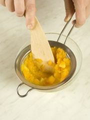 Приготовление блюда по рецепту - Тыквенный суп-пюре с рисовыми клецками. Шаг 3
