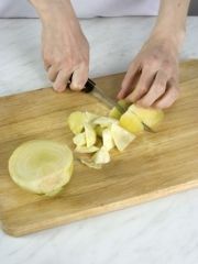 Приготовление блюда по рецепту - Салат из квашеной капусты по-русски. Шаг 1
