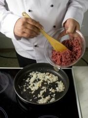 Приготовление блюда по рецепту - Блинчики с мясом (3). Шаг 2