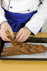 Приготовление блюда по рецепту - Шоколадный хлеб. Шаг 3