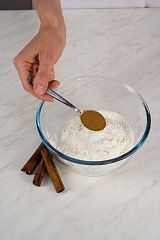 Приготовление блюда по рецепту - Кексы яблочные «Лебеди». Шаг 4