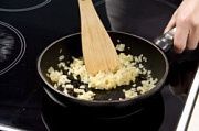 Приготовление блюда по рецепту - Праздничный пирог с курицей и грибами. Шаг 3