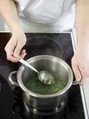 Приготовление блюда по рецепту - Суп из щавеля. Шаг 1
