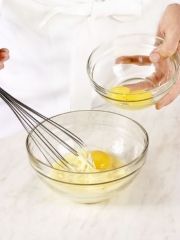 Приготовление блюда по рецепту - Пудинг с йогуртом и малиной. Шаг 2