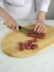Приготовление блюда по рецепту - Мясо тушеное с рванцами. Шаг 1
