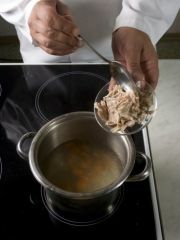 Приготовление блюда по рецепту - Куриный бульон с домашней лапшой. Шаг 1