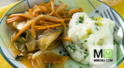 Окунь морской, тушенный с овощами Окунь морской, тушенный с овощами