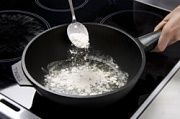 Приготовление блюда по рецепту - Праздничный пирог с курицей и грибами. Шаг 4