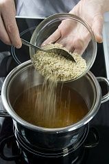 Приготовление блюда по рецепту - Плов с баклажанами, фасолью и грибами. Шаг 1