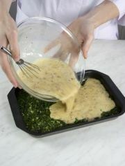 Приготовление блюда по рецепту - Кюкю из зелени с орехами. Шаг 5