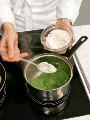Приготовление блюда по рецепту - Ньокки со шпинатом. Шаг 2