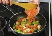 Приготовление блюда по рецепту - Пилав из птицы с овощами. Шаг 6