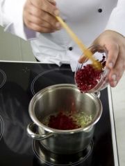 Приготовление блюда по рецепту - Пасхальный суп со свеклой. Шаг 2