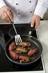 Приготовление блюда по рецепту - Рулетики мясные с семечками. Шаг 4