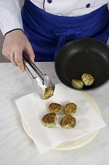 Приготовление блюда по рецепту - Фрикадельки из кабачков. Шаг 4