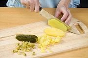 Приготовление блюда по рецепту - Закуска с соленой сельдью и картофелем. Шаг 1