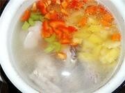 Приготовление блюда по рецепту - Куриный суп с домашней лапшой. Шаг 6