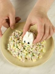 Приготовление блюда по рецепту - Салат "Зайчик". Шаг 3