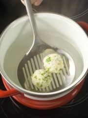 Приготовление блюда по рецепту - Тыквенный суп-пюре с рисовыми клецками. Шаг 2