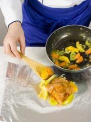Приготовление блюда по рецепту - Куриная грудка, запеченная с овощами. Шаг 4