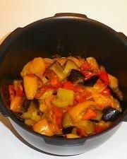 Приготовление блюда по рецепту - Соте из баклажанов и красного перца . Шаг 1