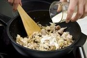 Приготовление блюда по рецепту - Праздничный пирог с курицей и грибами. Шаг 8