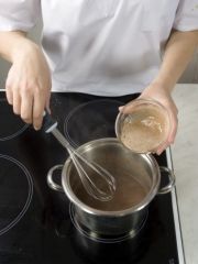 Приготовление блюда по рецепту - Какао с яичным желтком. Шаг 1