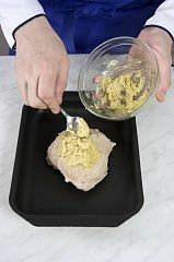 Приготовление блюда по рецепту - Свинина с капустой и соусом из петрушки. Шаг 3