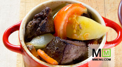 Печенка тушеная с овощами в горшочке Печенка тушеная с овощами в горшочке