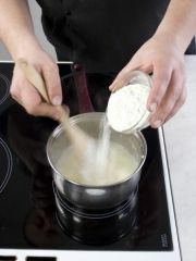 Приготовление блюда по рецепту - Гужеры (заварные булочки с сыром). Шаг 2