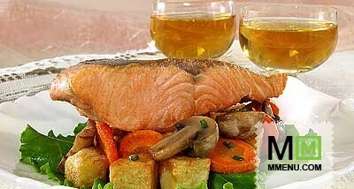 Жареный лосось с овощами Жареный лосось с овощами