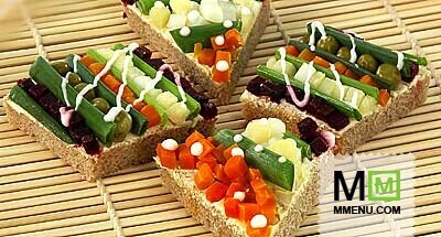 Полосатый бутерброд с овощами Полосатый бутерброд с овощами