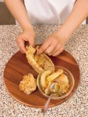Приготовление блюда по рецепту - Мешочки с яблоками и изюмом. Шаг 4