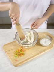 Приготовление блюда по рецепту - Творожные конфеты. Шаг 1