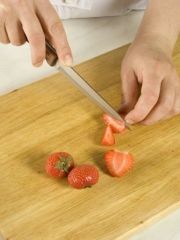 Приготовление блюда по рецепту - Салат из моркови и клубники. Шаг 2