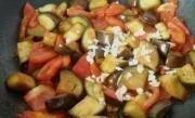 Приготовление блюда по рецепту - жареный баклажан с томатом. Шаг 6